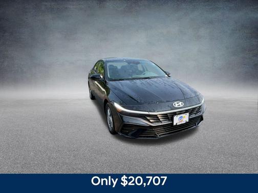 2025 Hyundai ELANTRA SE