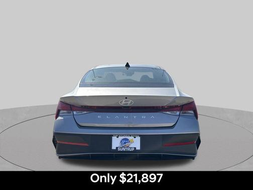 Fluid Metal 2026 Hyundai ELANTRA SE