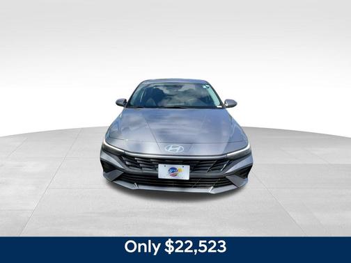 2025 Hyundai ELANTRA SE