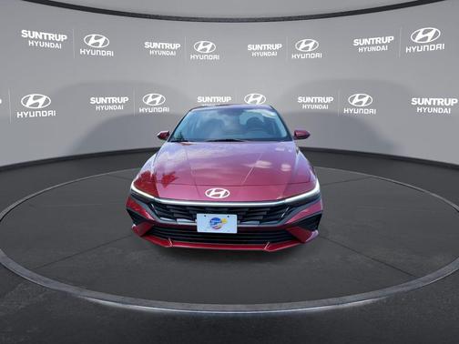 2025 Hyundai ELANTRA SE