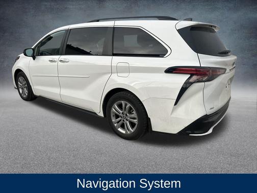 2022 Toyota Sienna XSE 7 Passenger