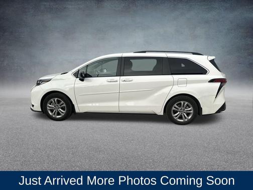 2022 Toyota Sienna XSE 7 Passenger