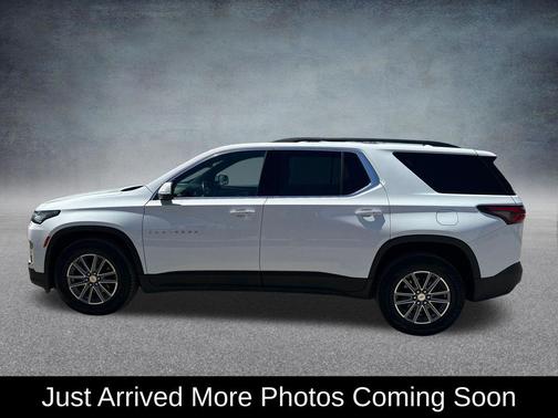 Summit White 2023 Chevrolet Traverse LT Cloth