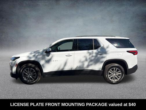 Summit White 2023 Chevrolet Traverse LT Cloth