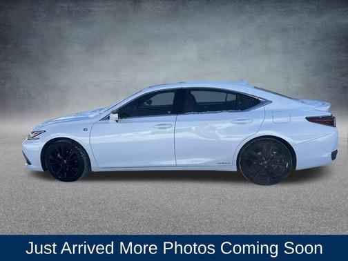 2022 Lexus ES 300h F SPORT