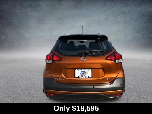 Monarch Orange/Super Black 2020 Nissan Kicks SR