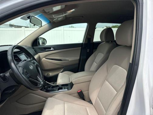 Dazzling White 2016 Hyundai TUCSON Sport