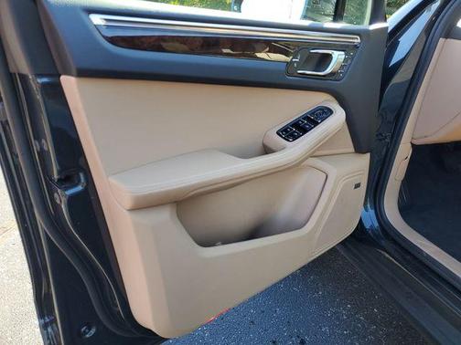 2022 Porsche Macan Base