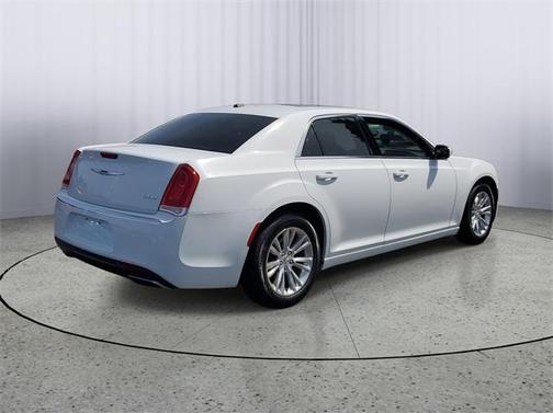 2017 Chrysler 300 Limited