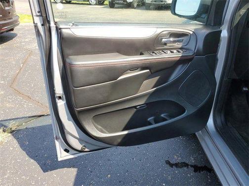 Gray 2018 Dodge Grand Caravan GT