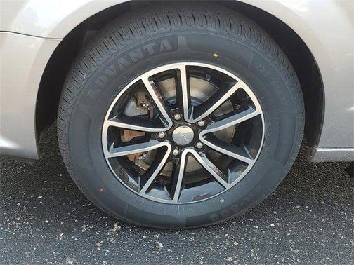 Gray 2018 Dodge Grand Caravan GT
