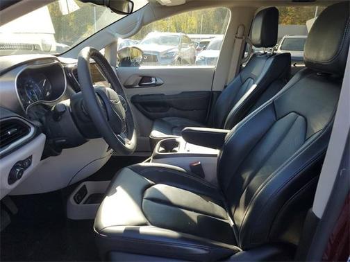 2023 Chrysler Pacifica Touring-L