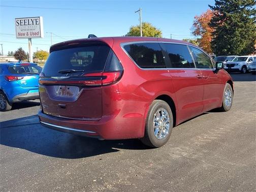 2023 Chrysler Pacifica Touring-L
