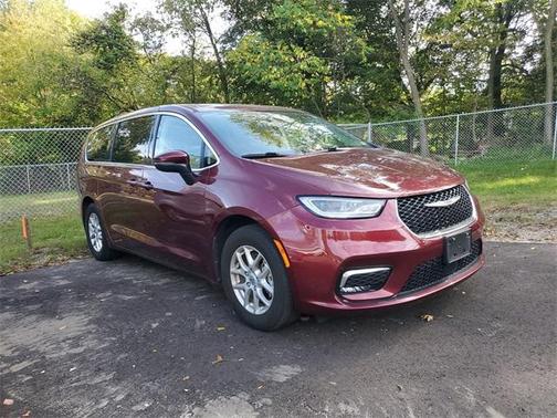2023 Chrysler Pacifica Touring-L
