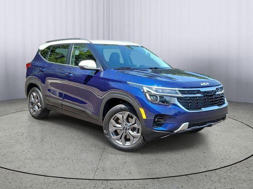 Dark Ocean Blue / White Roof 2024 Kia Seltos S