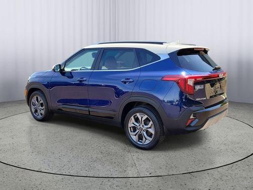 Dark Ocean Blue / White Roof 2024 Kia Seltos S