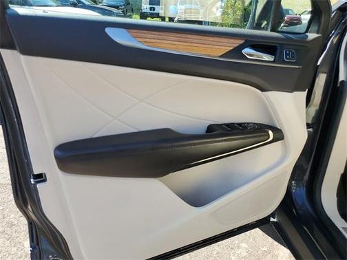 2015 Lincoln MKC Base