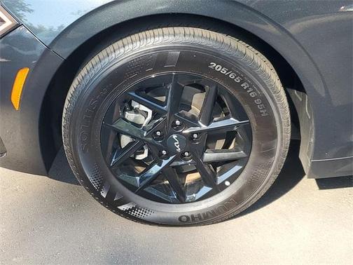 2025 Kia K5 LXS