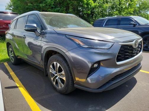 Magnetic Gray Metallic 2021 Toyota Highlander XLE