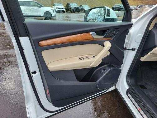 2022 Audi Q5 45 S line quattro Premium