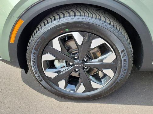 Jungle Green 2023 Kia Sportage X-Line