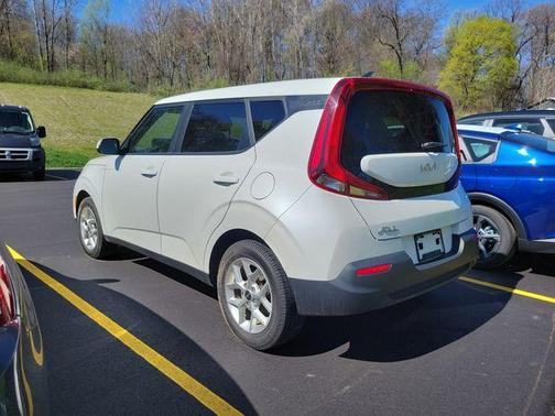 Snow White Pearl 2022 Kia Soul LX