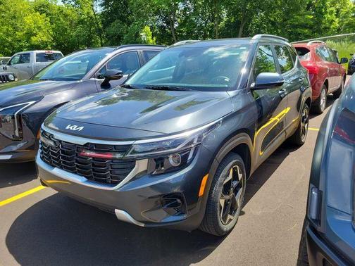 Gravity Gray 2024 Kia Seltos EX