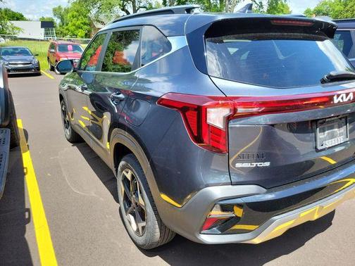 Gravity Gray 2024 Kia Seltos EX