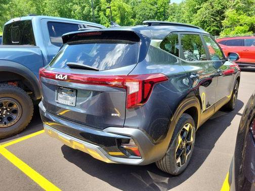 Gravity Gray 2024 Kia Seltos EX