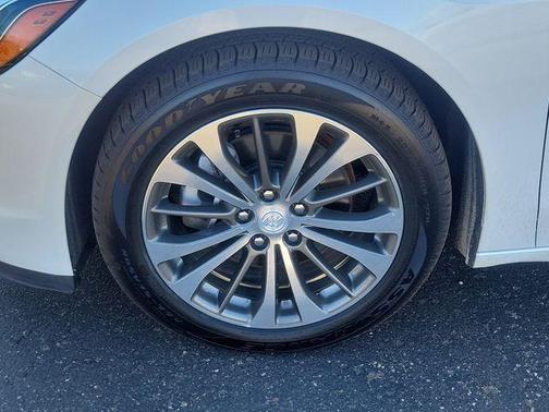 2017 Buick LaCrosse Essence