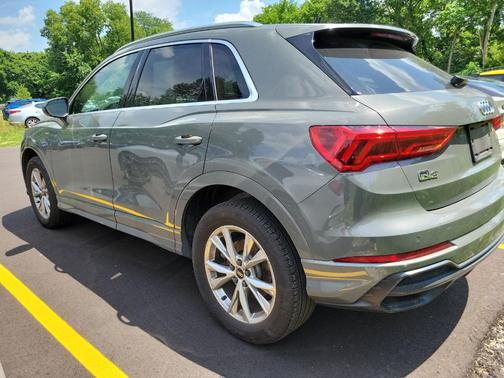 Chronos Gray Metallic 2022 Audi Q3 45 S line Premium