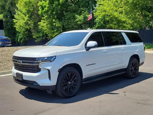 Iridescent Pearl Tricoat 2021 Chevrolet Suburban RST