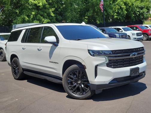 Iridescent Pearl Tricoat 2021 Chevrolet Suburban RST
