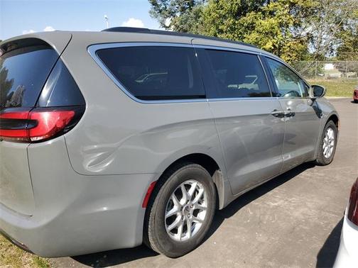 2022 Chrysler Pacifica Touring-L