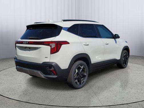 Snow White Pearl 2024 Kia Seltos EX