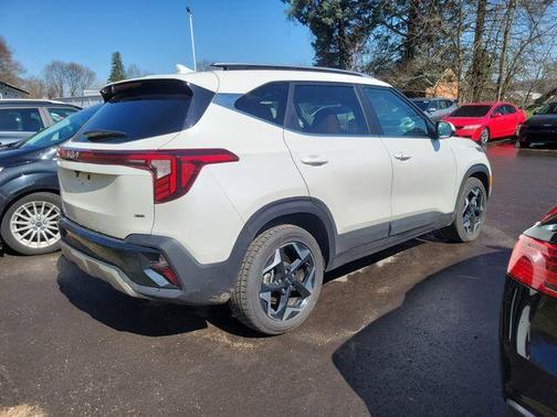 Snow White Pearl 2024 Kia Seltos EX