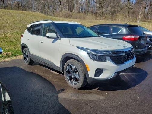 Snow White Pearl 2024 Kia Seltos EX