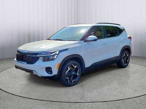 Snow White Pearl 2024 Kia Seltos EX