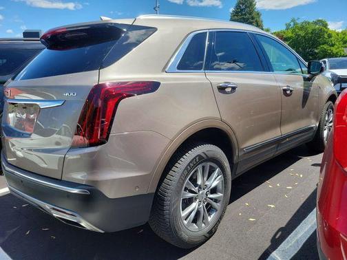 Latte 2022 Cadillac XT5 Premium Luxury