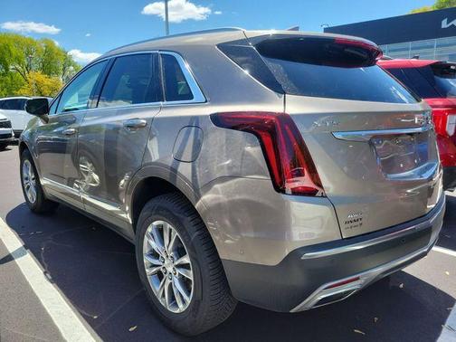 Latte 2022 Cadillac XT5 Premium Luxury
