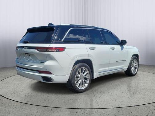 Bright White Clearcoat 2023 Jeep Grand Cherokee Summit