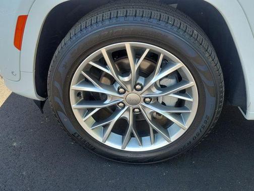 Bright White Clearcoat 2023 Jeep Grand Cherokee Summit