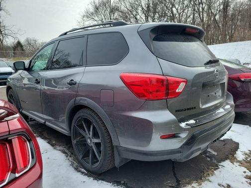 2020 Nissan Pathfinder SL