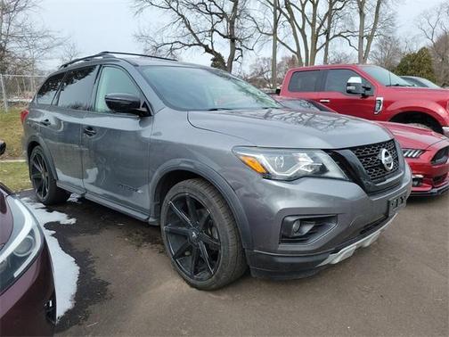 2020 Nissan Pathfinder SL
