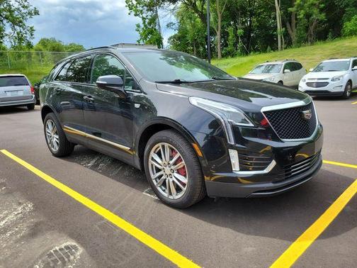 Stellar Black Metallic 2022 Cadillac XT5 Sport