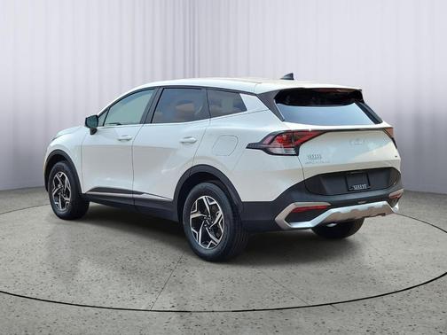 Snow White Pearl 2025 Kia Sportage LX