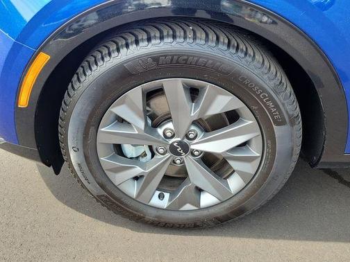 Sapphire Blue 2023 Kia Sportage SX
