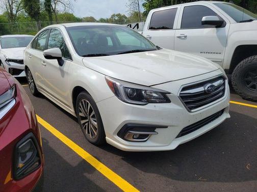 Crystal White Pearl 2018 Subaru Legacy 2.5i Premium