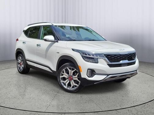 Snow White Pearl 2023 Kia Seltos SX