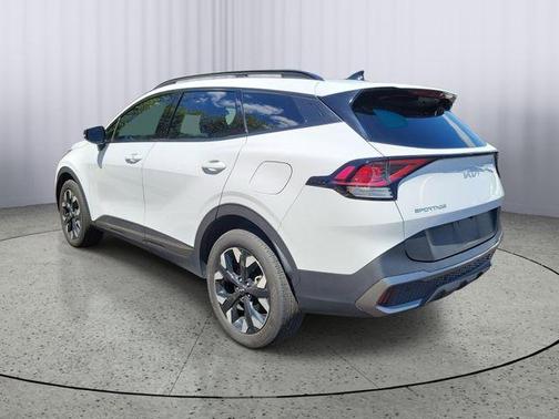 Glacial White Pearl 2024 Kia Sportage X-Line